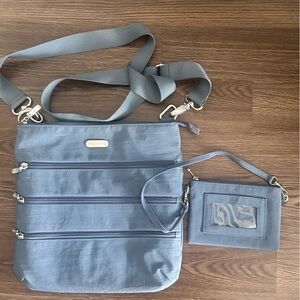 baggallini Crossbody in Mist
